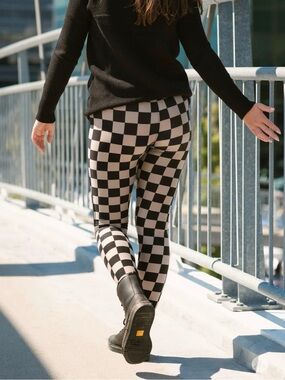 Checkered Leggings in Black & White